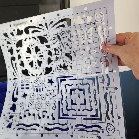 Fiskars ScrapBoss Embossing System 12x12 Scrapbooking - Picture 3 of 7